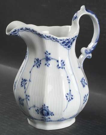 Blue Fluted Half Lace Border (No Trim) 32 Oz Jug