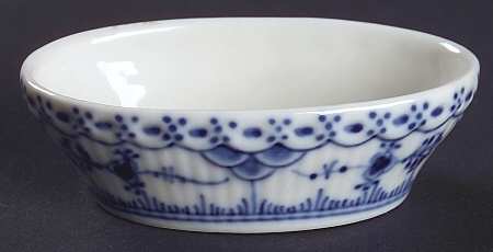Blue Fluted Half Lace Border (No Trim) Salt Dip