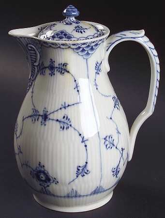 Blue Fluted Half Lace Border (No Trim) 32 Oz Pitcher with Lid