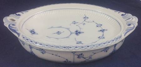Blue Fluted Half Lace Border (No Trim) Hot Water Plate No Cover