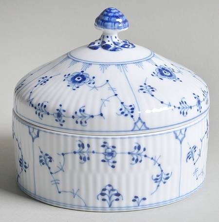 Blue Fluted Plain (No Trim) Bonbonniere