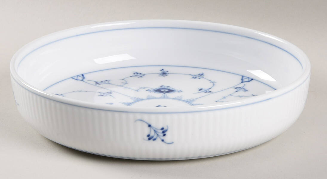 Blue Fluted Plain (No Trim) Small Round Oven-to-Table Baker