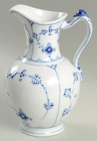 Blue Fluted Plain (No Trim) 26 Oz Pitcher with Lid