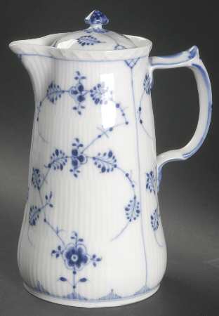 Blue Fluted Plain (No Trim) 28 Oz Pitcher with Lid