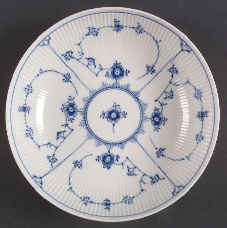 Blue Fluted Plain (No Trim) Cake Plate