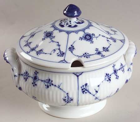 Blue Fluted Plain (No Trim) Sauce Boat & Lid