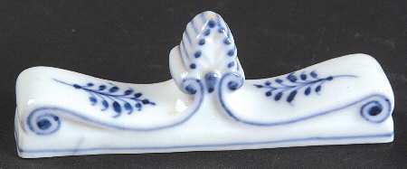 Blue Fluted Plain (No Trim) Knife Rest