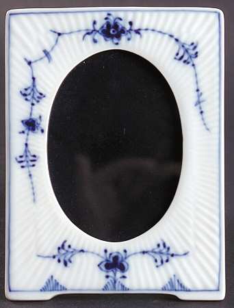 Blue Fluted Plain (No Trim) Oval Frame-Holds 2 1/2" X 3"