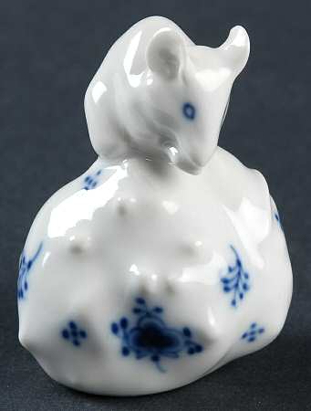 Blue Fluted Plain (No Trim) Mouse Figurine