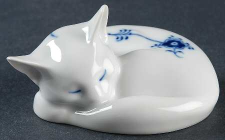 Blue Fluted Plain (No Trim) Cat Figurine