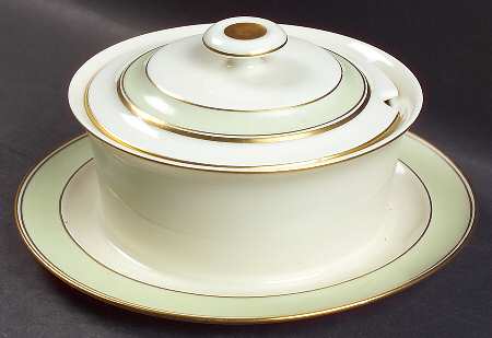 Broager Round Covered Butter with Attached Underplate
