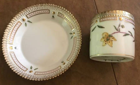 Flora Danica (1961 To Current) Chocolate Cup & Serrated Saucer-Saxifraga hireulus