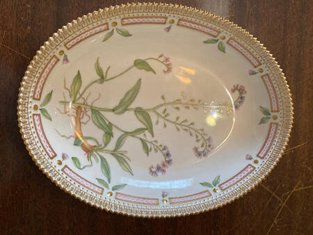 Flora Danica (1961 To Current) 9" Oval Salad Serving Bowl-Myosotis silvatica Eheh