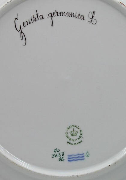 Flora Danica (1961 To Current) 10" Pierced Dinner Plate/Fruit Std-Geranium palust