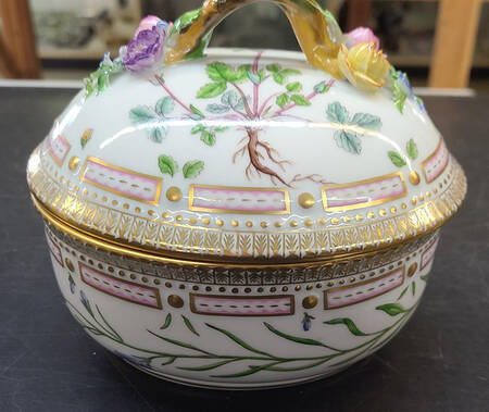 Flora Danica (1961 To Current) Large Sugar Bowl & Lid-Potentilla nivea L. & Campanula rotundifolia arctica