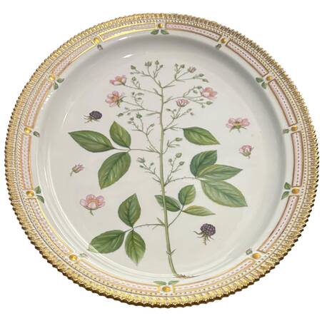 Flora Danica (1961 To Current) 18" Oval Serving Platter-Rubus Sprengelii Whe.