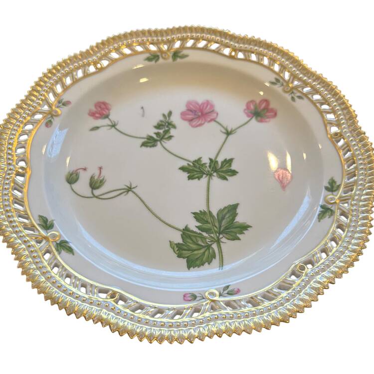 Flora Danica (1961 To Current) 10" Round Pierced Platter-Geranium palustre L.