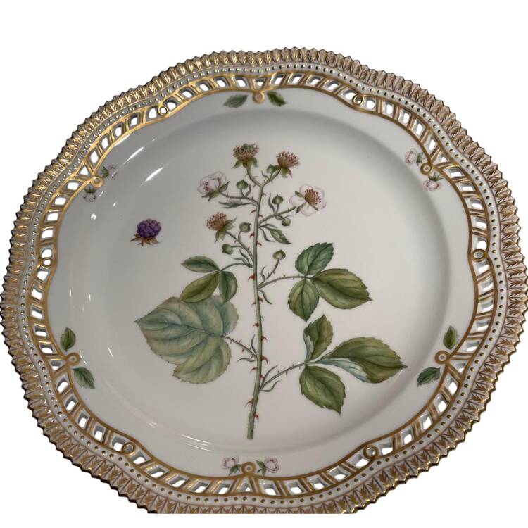 Flora Danica (1961 To Current) 10" Round Pierced Platter-Rubus vestitus Whe. et N.E.