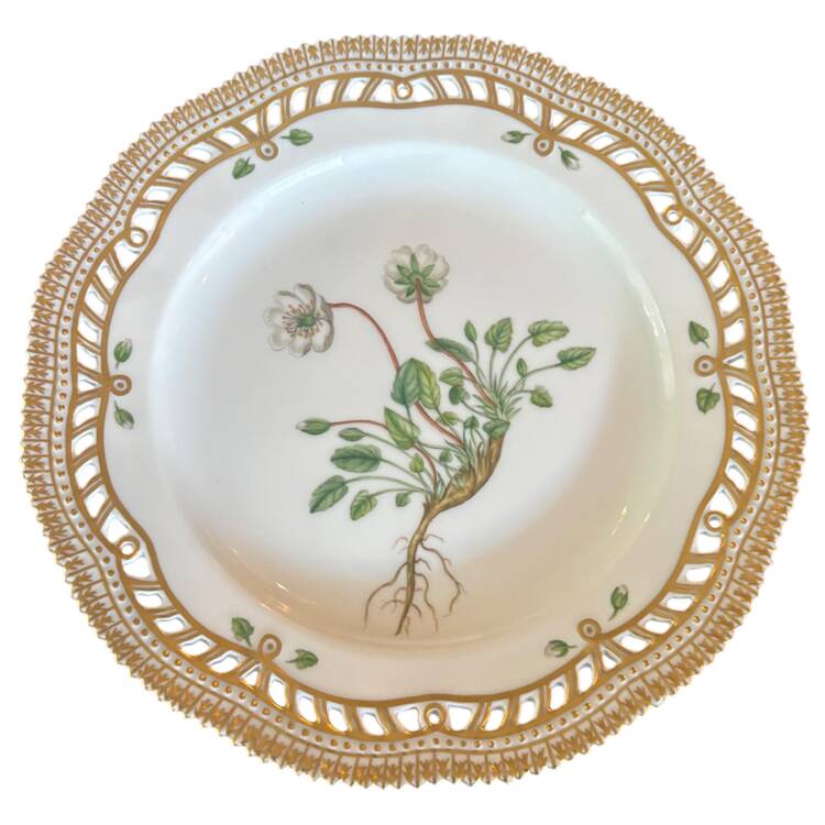 Flora Danica (1961 To Current) 9" Pierced Luncheon Plate/Fruit St-Dryas octopetala L.