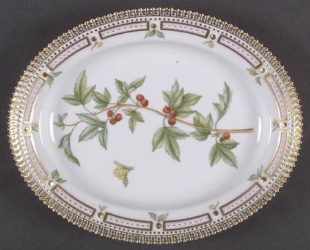 Flora Danica (1961 To Current) 9" Oval Serving Platter