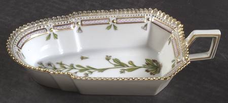 Flora Danica (1961 To Current) 8" Pickle/Accent Dish
