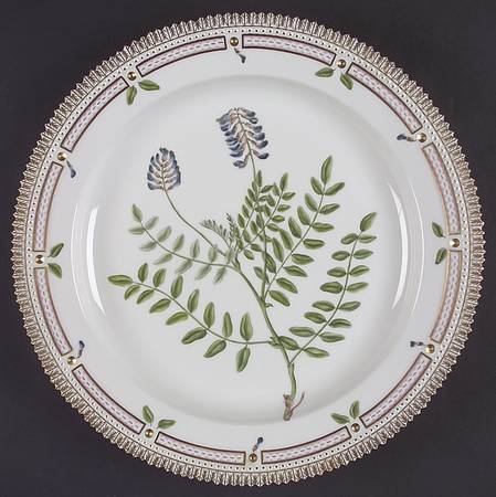 Flora Danica (1961 To Current) 13" Round Platter-Astragalus oroboides Horn