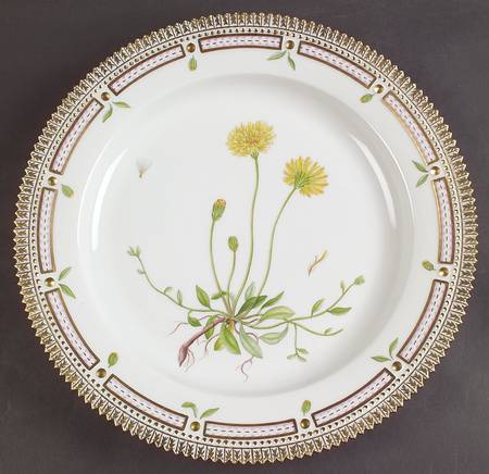 Flora Danica (1961 To Current) 11" Round Platter-Hieracium Pilosella L