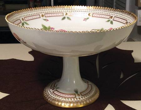 Flora Danica (1961 To Current) Round High Foot Cake Plate-Rosa suavifolia Lighttf
