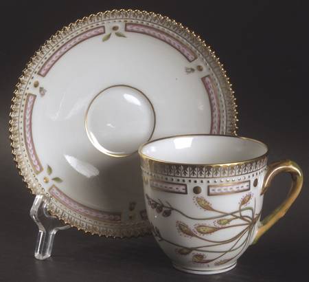 Flora Danica (1961 To Current) Flat Cup & Saucer Set-Drosera intermedia Hayne
