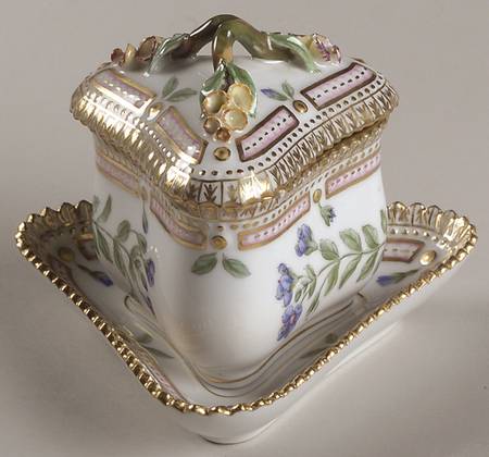 Flora Danica (1961 To Current) Triangular Custard Cup, Saucer & Lid-Veronica saxa