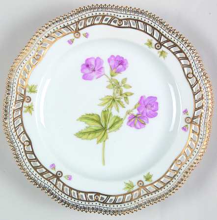 Flora Danica (1961 To Current) 9" Pierced Luncheon Plate/Fruit Std-Geranium silva
