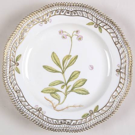 Flora Danica (1961 To Current) 9" Pierced Luncheon Plate/Fruit Std-Tyrola umbell