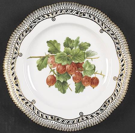 Flora Danica (1961 To Current) 9" Pierced Luncheon Plate/Fruit Stand-Red Gooseberry