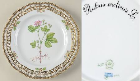 Flora Danica (1961 To Current) 9" Pierced Luncheon Plate/Fruit Std-rubus arcticus