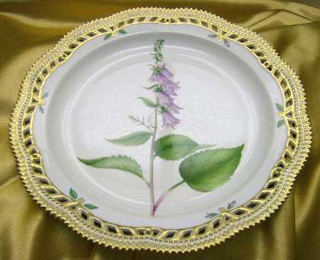 Flora Danica (1961 To Current) 14" Round Pierced Platter-Campanula rapunculoides