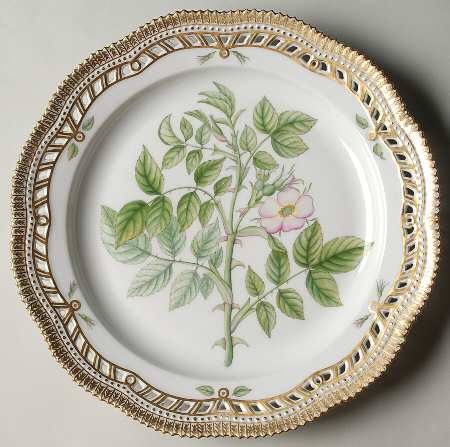Flora Danica (1961 To Current) 11" Round Pierced Platter-Rosa dumetorum Lge