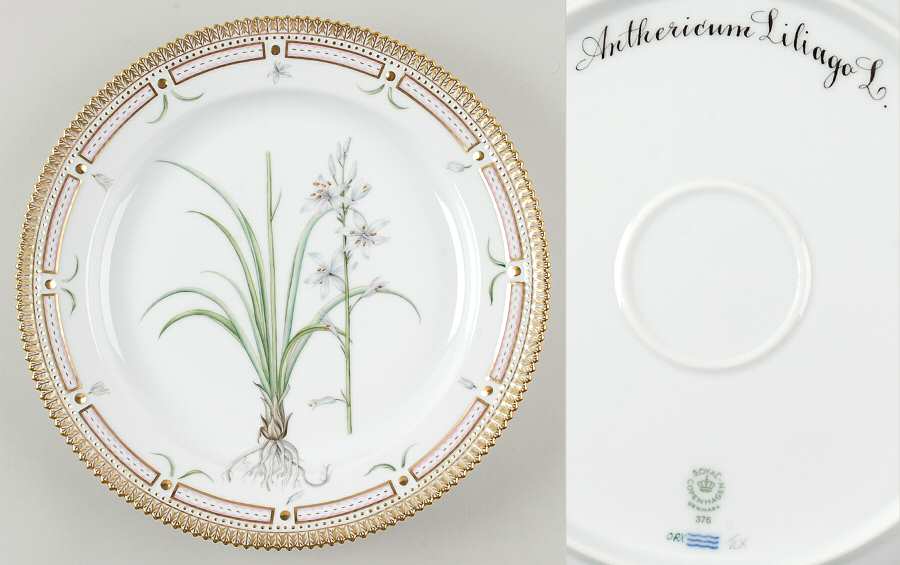 Flora Danica (1961 To Current) 11" Round Platter-Anthericum Liliago L