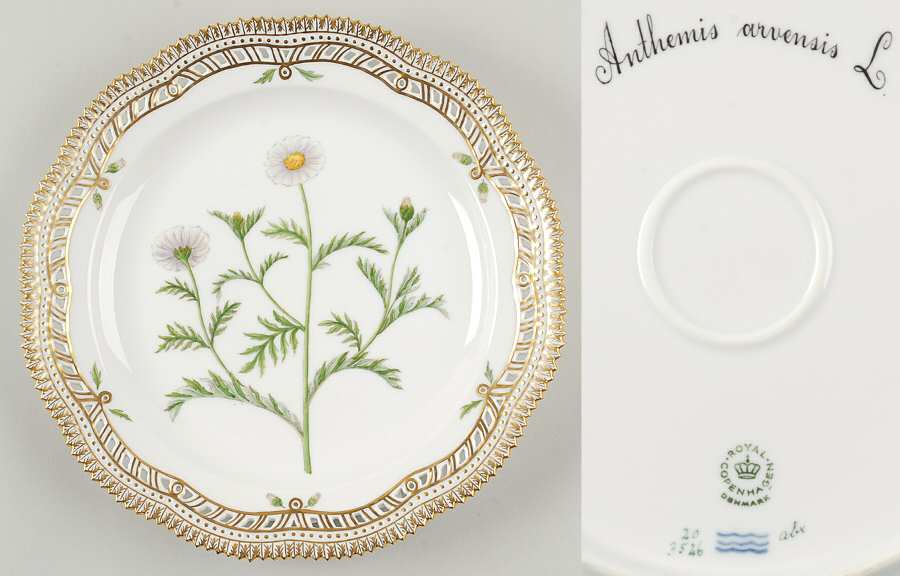 Flora Danica (1961 To Current) 10" Round Pierced Platter-Anthemis arvensis L