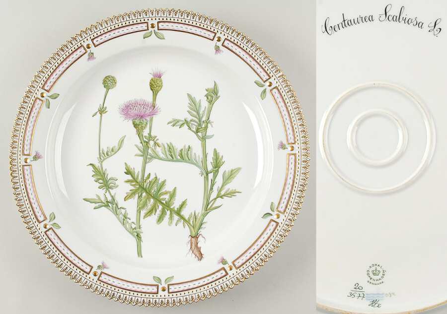 Flora Danica (1961 To Current) 15" Round Platter-Centaurea Scabiosa L