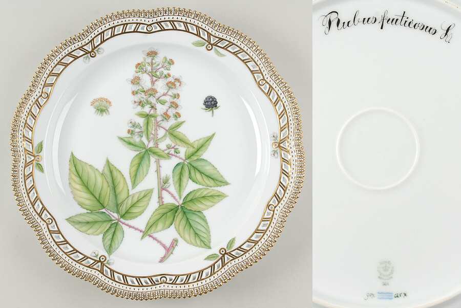 Flora Danica (1961 To Current) 14" Round Pierced Platter-Rubus fruticosus L