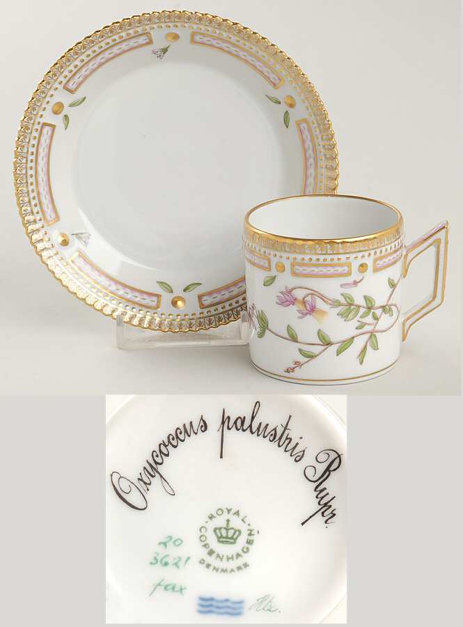 Flora Danica (1961 To Current) Flat Demitasse Cup & Saucer-Oxycoccus palustris Ru