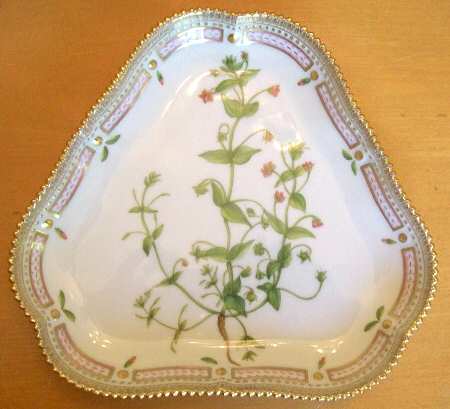 Flora Danica (1961 To Current) 9" Triangular Cake Plate-Anagallis arvensis L