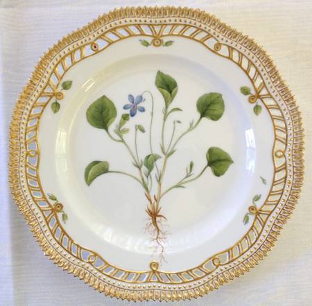 Flora Danica (1961 To Current) 9" Pierced Luncheon Plate/Fruit Std-Viola Silvatic