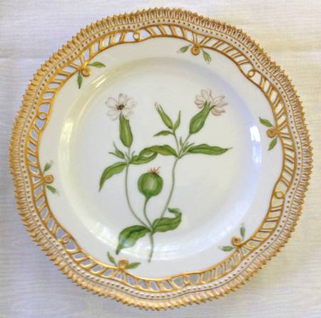 Flora Danica (1961 To Current) 9" Pierced Luncheon Plate/Fruit Std-Melandrium ves