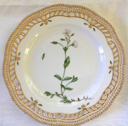 Flora Danica (1961 To Current) 9" Pierced Luncheon Plate/Fruit Std-Cerastium alpi