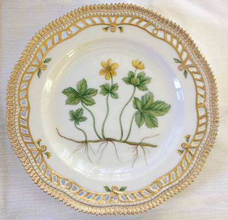 Flora Danica (1961 To Current) 9" Pierced Luncheon Plate/Fruit Std-Anemone Vahlu