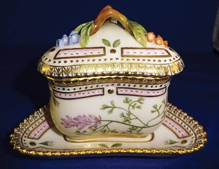 Flora Danica (1961 To Current) Triangular Custard Cup, Saucer & Lid-Fumariol micr