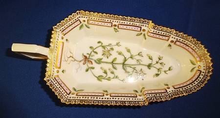 Flora Danica (1961 To Current) 6" Pickle/Accent Dish-Cerastium glutinosum