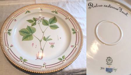 Flora Danica (1961 To Current) 11" Round Platter-Rubus castoreus Laest