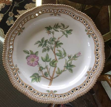 Flora Danica (1961 To Current) 10" Round Pierced Platter-Rosa fluvialis Mull
